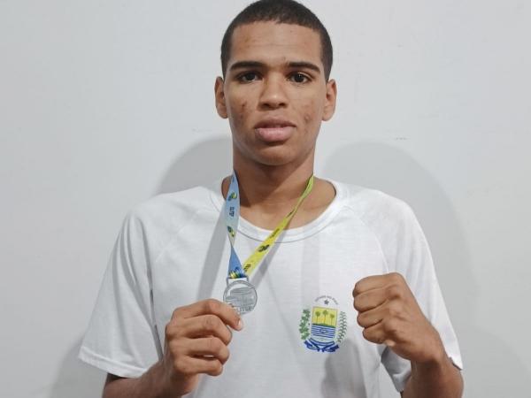 Lucas Rodrigues ? medalhista OBLI do CETI Cristino Castelo Branco.(Imagem:Ascom Seduc)