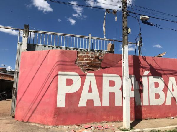 Forte ventania causou danos ao Armazém Paraíba de Floriano.(Imagem:FlorianoNews)