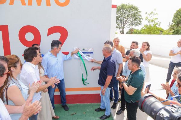 Prefeito agradece a Ciro Nogueira ao entregar obra com imagem de Jesus Cristo (Imagem:Ascom)