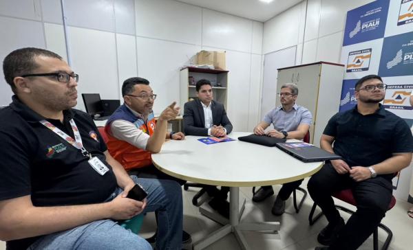 Equipes do DER estão executando o plano de prevenção com serviços de limpeza de acostamentos, melhoria dos dispositivos de sinalização e desobstrução de bueiros.(Imagem:Ascom DER-PI)