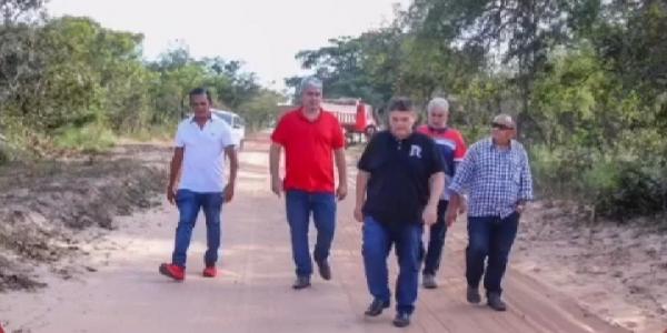 Maurício Bezerra acompanha deputado em visita às obras de recuperação de estradas(Imagem:Reprodução)