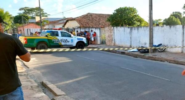 Jovem foi perseguido e morto a tiros no centro da cidade.(Imagem:Ronaldo Mota)