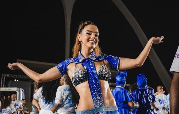  Giovanna Lancellotti em um ensaio da Beija-Flor de Nilópolis.(Imagem:Vitor Reis/Reprodução Instagram )