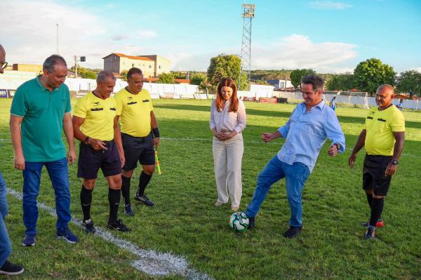 Ciro prestigia jogo de futebol no anivers&aacute;rio de Oeiras e destaca investimentos(Imagem:Ascom)
