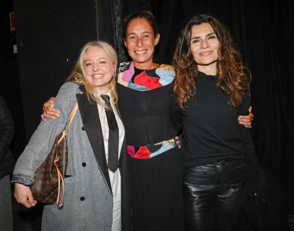 Andrea Beltrão posa com Luciana Vendramini e Areta Corrêa em sua peça de teatro.(Imagem:Tomzé Fonseca/ AgNews)