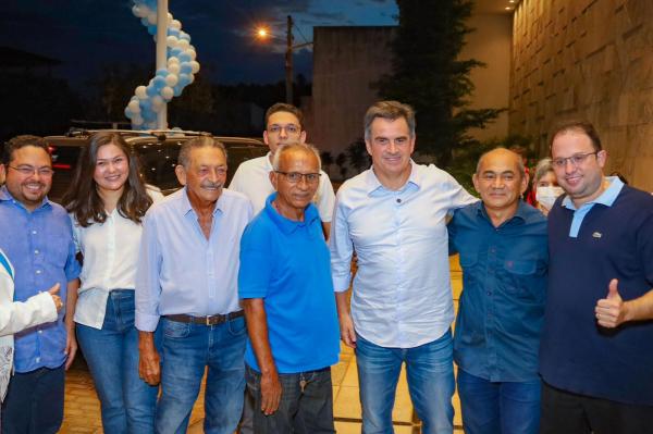  Solenidade com Ciro, Joel e Margarete, lan&ccedil;ando Dr Erivelto e Gil em Picos, re&uacute;ne multid&atilde;o(Imagem:Ascom)