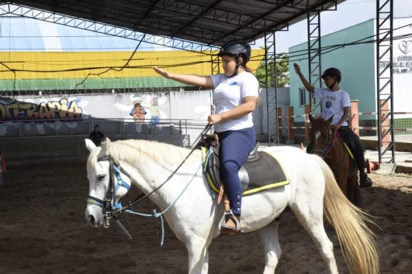 Daniele Costa, de 14 anos, é uma das adolescentes atendidas no Centro.(Imagem:Francisco Leal)
