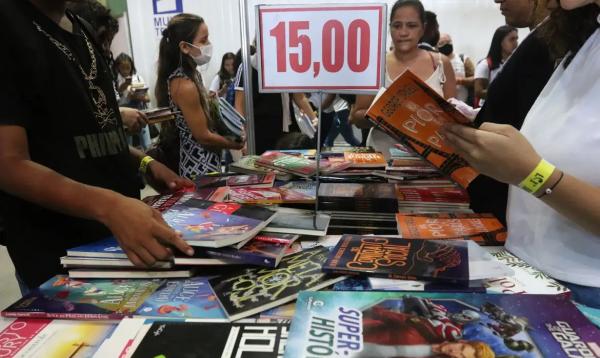 Levantamento da CBL aponta que 54% compraram livros físicos.(Imagem:Tânia Rêgo/Agência Brasil)