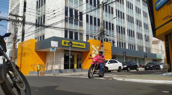 Funcionário suspeito de furtar o dinheiro trabalhava em agência no Centro de Teresina.(Imagem:Andrê Nascimento/ TV Clube)