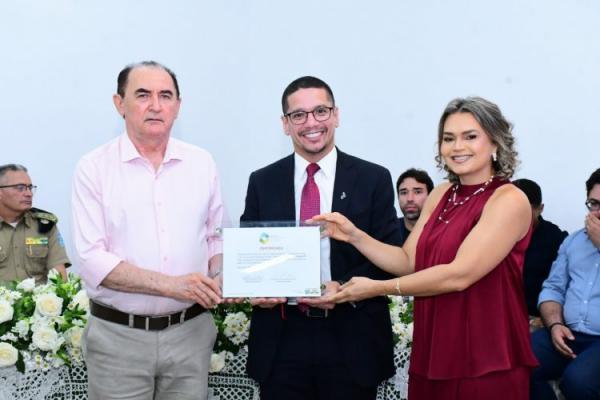 Prefeitura de Floriano entrega oficialmente o Inventário Turístico do Município.(Imagem:Secom)