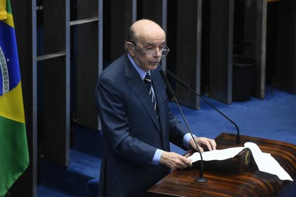 O senador José Serra (PSDB-SP) discursa no plenário do Senado Federal.(Imagem:Marcos Oliveira/Agência Senado)