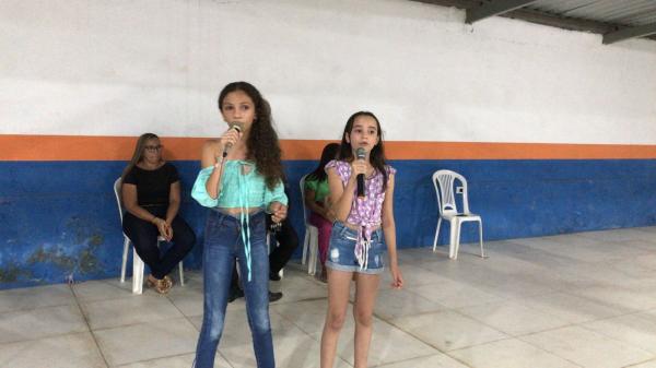 Clara Valentina e Gabriela, representantes da Unidade Escolar Pedro Ferreira Góes.(Imagem:FlorianoNews)