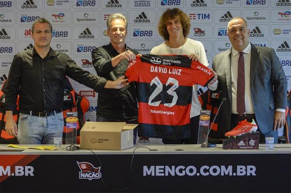 Flamengo apresenta oficialmente David Luiz como novo reforço(Imagem:Marcelo Cortes)