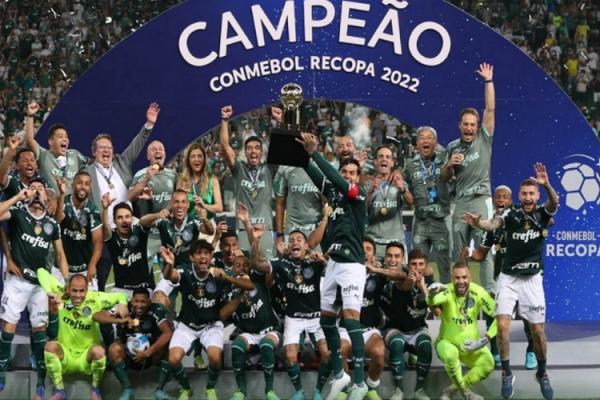 Palmeiras bate Athletico-PR com gol de volantes e conquista Recopa pela 1ª vez(Imagem:César Greco)