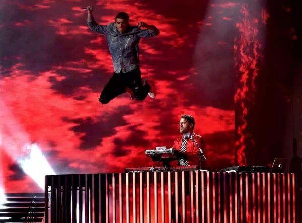 Andrew Taggart e Alex Pall, do The Chainsmokers, fazem performance no evento(Imagem:Divulgação)