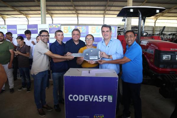 Ciro Nogueira entrega máquinas e equipamentos e beneficia população de 21 municípios(Imagem:Ascom)