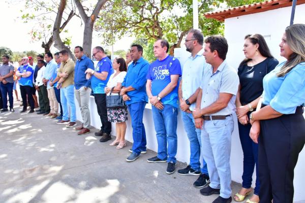 Vereadores participam de entregas do mercado público e escola no Amolar.(Imagem:CMF)