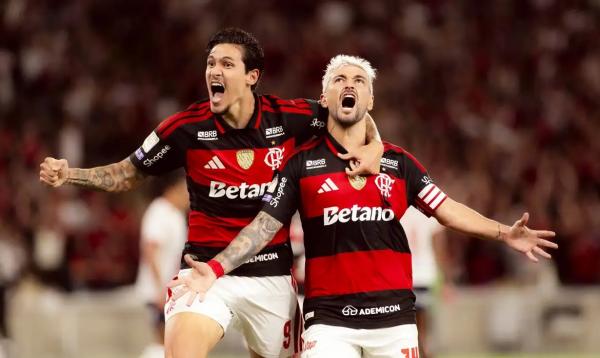 Fla estreia na Copa do Brasil com triunfo de 2 a 1 sobre o Vit&oacute;ria.(Imagem:ADRIANO FONTES/FLAMENGO/DIREITOS RESERVADOS)
