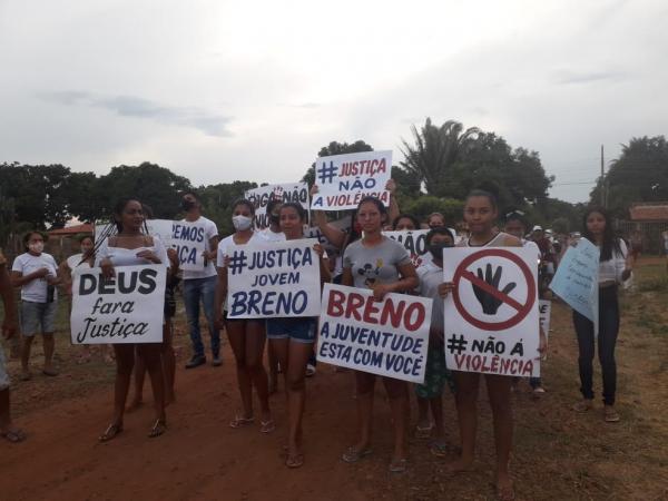 Familiares e amigos da vítima realizaram uma manifestação nesta terça-feira (14).(Imagem:Reprodução)