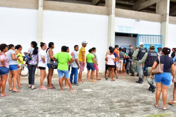 Semana Santa: Prefeitura de Floriano entrega 8 mil cestas básicas para famílias carentes.(Imagem:Secom)