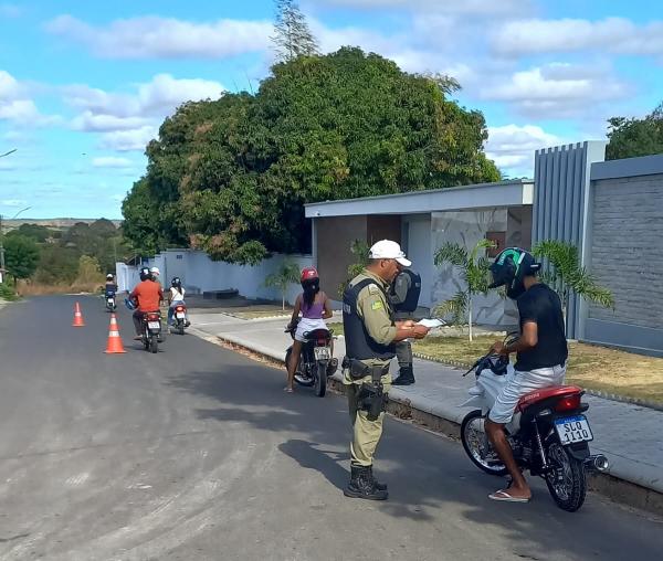 3º BPM realiza blitzs volantes em bairros de Floriano para reforçar segurança e coibir infrações(Imagem:Divulgação/PM)
