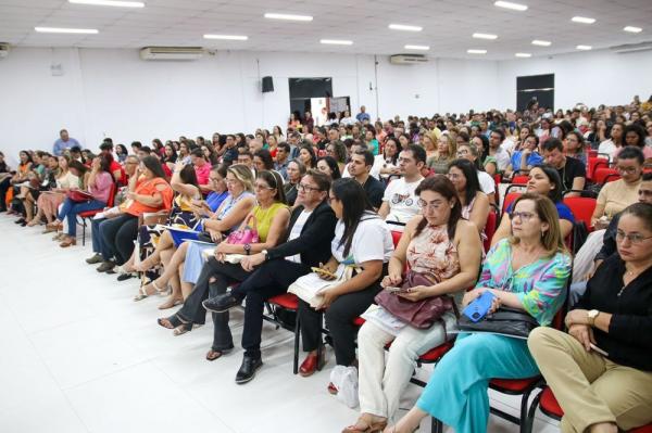 Delegados piauienses discutem diretrizes para o Plano Nacional da Educação.(Imagem:Divulgação)