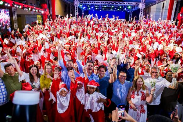 Ciro Nogueira deseja Feliz Natal a todos os piauienses durante solenidade em Parna&iacute;ba.(Imagem:Ascom)