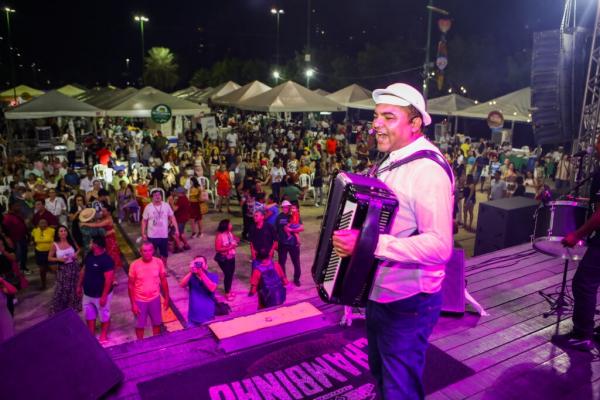 Forró e muita animação marcam o encerramento do evento, que promove a comercialização de produtos diversos de todo o Piauí.(Imagem:Geirlys Silva / SAF)