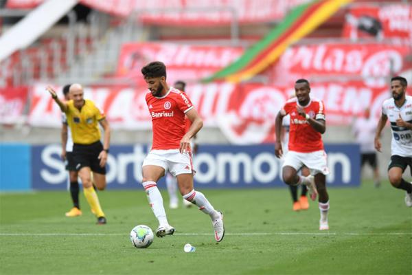 Internacional fica no empate em casa contra o Coritiba e tem a liderança ameaçada(Imagem:Reprodução)