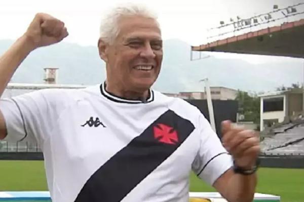 Roberto, de 67 anos, atuou pelo Vasco de 1971 a 1979 e de 1980 a 1992. Foi campeão brasileiro em 1974 e carioca em 1977, 1982, 1987, 1988 e 1992. Disputou 1.100 partidas pela equip(Imagem:Reprodução)