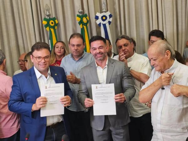 Aluísio Sampaio e B. Sá são empossados na Prefeitura.(Imagem:Lays Viana/ Portal ClubeNews)