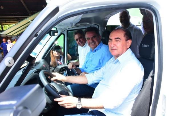 Prefeitura de Floriano recebe van e kits de irrigação c.om apoio de Ciro Nogueira e Júlio Arcoverde(Imagem:Reprodução/Instagram)