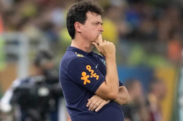 Fernando Diniz, técnico da Seleção, durante Brasil x Venezuela.(Imagem: Gil Gomes/AGIF)