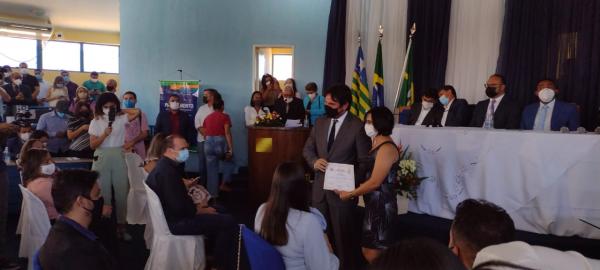 Entrega de título de cidadão florianense.(Imagem:FlorianoNews)