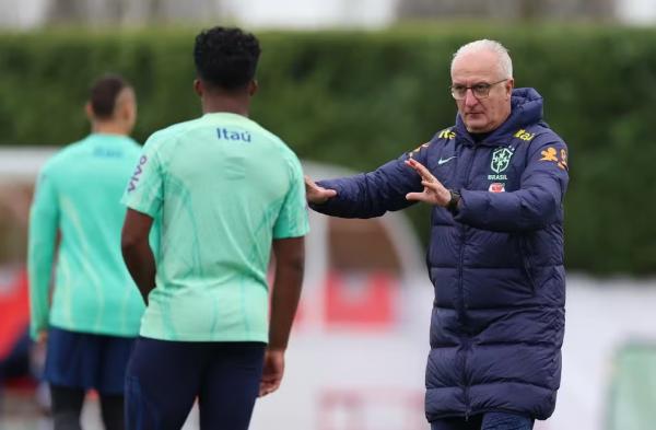 Dorival Júnior comanda treino da seleção brasileira em Londres.(Imagem:Rafael Ribeiro / CBF)