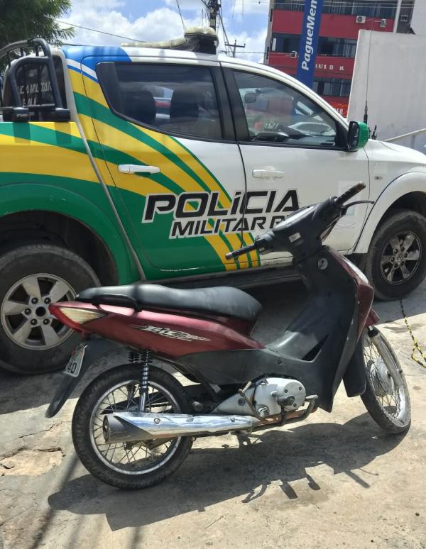 Polícia Militar de Floriano recupera motocicleta furtada.(Imagem:Divulgação/PM)