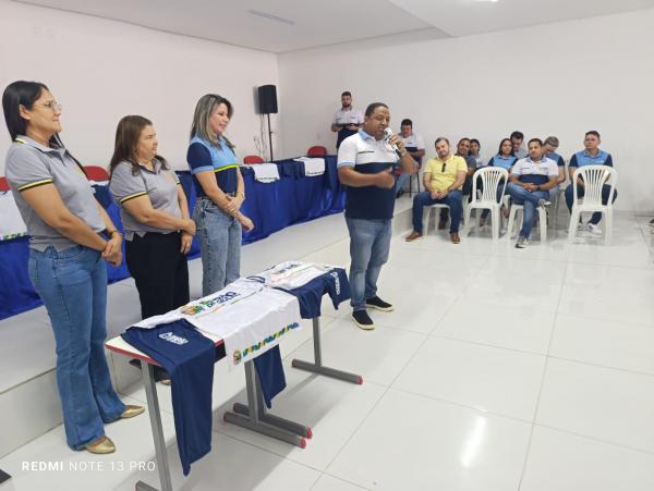  Prefeitura de Barão de Grajaú realiza entrega de fardamentos escolares para alunos da rede municipal.(Imagem:FlorianoNews)