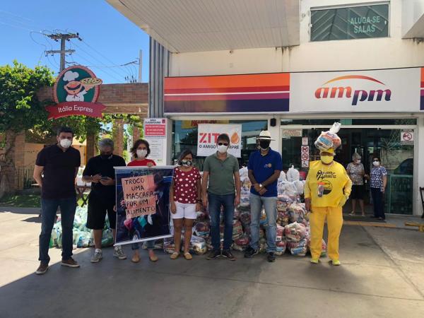 Após live, Banda Flutuante realiza entrega de quase 3 toneladas de alimentos arrecadados com show solidário(Imagem:Divulgação)