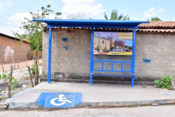 Prefeitura de Floriano executa projeto piloto de instalação de paradas de ônibus.(Imagem:Secom)