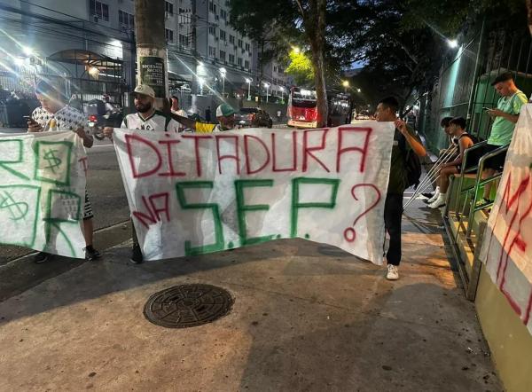 Protesto da torcida do Palmeiras: 