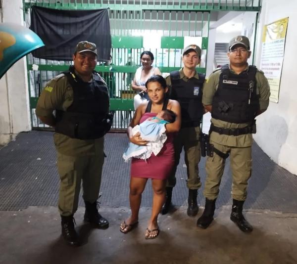 Policiais Militares salvam bebê de 15 dias engasgado em Teresina(Imagem:Divulgação/PMPI)