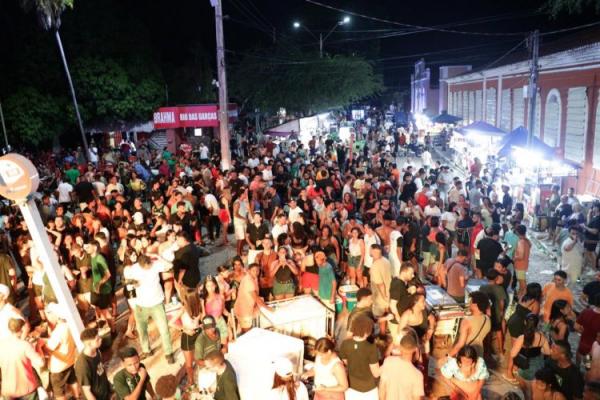 Arrastão com Durval Lelys marca Estreia da Folia de Carnaval em Floriano.(Imagem:Secom)