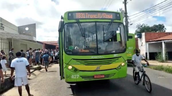 Ônibus atende a Vila Irmã Dulce, na Zona Sul de Teresina.(Imagem:Gustavo Cavalcante/TV Clube)