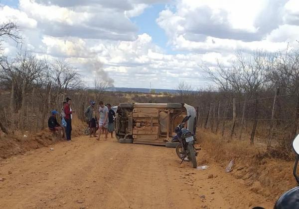 Criança de 9 anos morre após carro capotar em estrada vicinal no Piauí(Imagem:Reprodução)