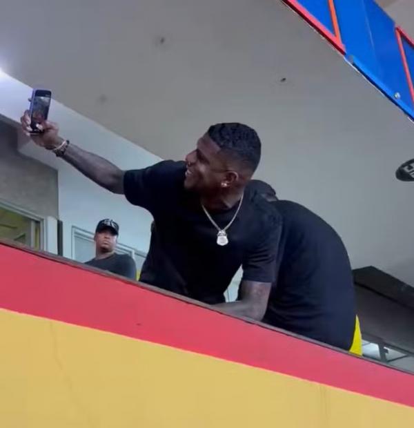 Arboleda acompanha jogo do Barcelona de Guayaquil.(Imagem:Reprodu&ccedil;&atilde;o)