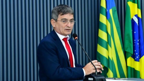 Edvaldo disse que recebeu novas den&uacute;ncias de pais e alunos da comunidade Pil&otilde;es e Amolar.(Imagem:CMF)