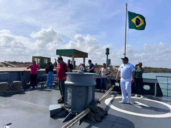 Aula a bordo: estudantes da Escola do Mar acompanham rotina de navio da Marinha em Lu&iacute;s Correia(Imagem:Ascom Seduc)