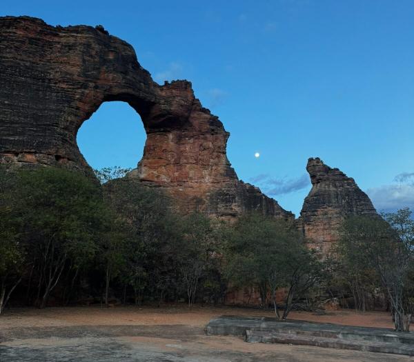 A reportagem ressaltou a importância do Parque Nacional Serra da Capivara como um dos principais destinos de turismo arqueológico e de natureza do Brasil.(Imagem:Rafael Torres/Mercado & Eventos)