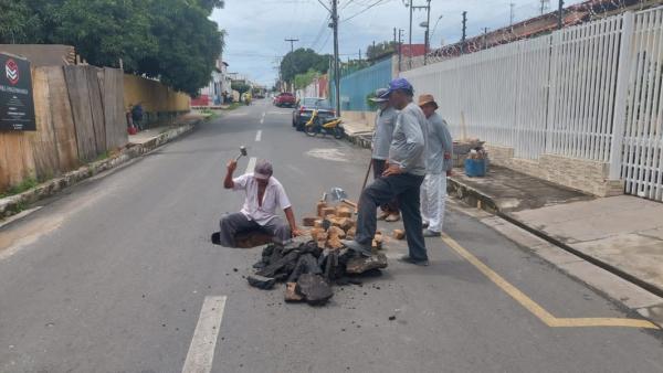 Tapa-buracos chega a mais 8 bairros e recupera trechos em 18 ruas e avenidas de  Floriano.(Imagem:Secom)