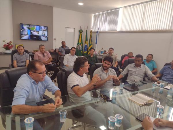 Prefeito de Floriano e autoridades discutem implantação de polo de tratamento contra câncer na região(Imagem:FlorianoNews)